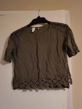 BONGO Olive Green Crochet Hem Short Sleeve Top